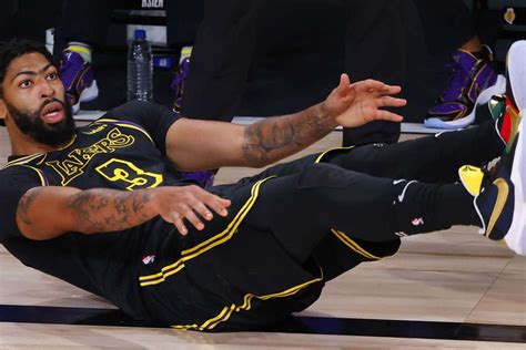 Anthony davis scary injury after hard fall! Anthony Davis allays injury fears after Lakers' Game 4 win ...