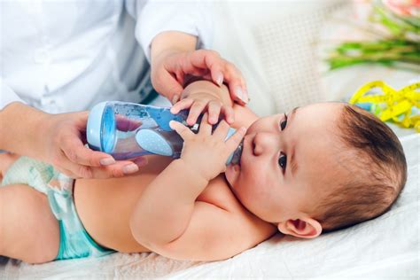 Namun, apakah bayi boleh diberi minum air kelapa? Bayi Bawah 6 Bulan Boleh Kena Sawan Tanpa Demam Kalau ...