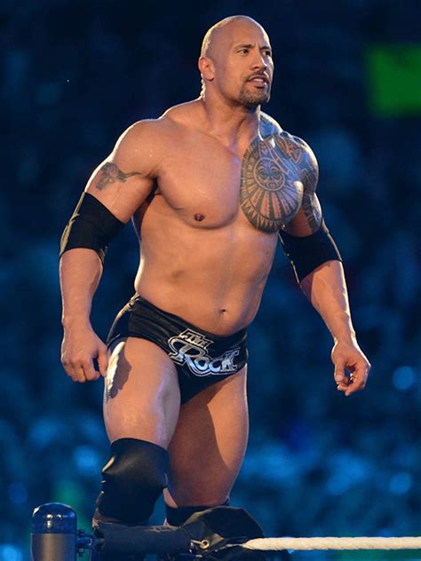 An injury ended his college football career, so he entered the ring with the world wrestling federation. DWAYNE JOHNSON ALIAS THE ROCK - Ses plus belles photos ...