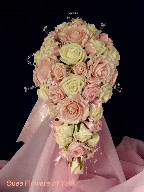 We also provide free delivery to weddings in 1 x teardrop bridal bouquet of either roses, orchids or seasonal flowers and your choice of ribbon. 1000+ images about Teardrop Wedding Bouquets on Pinterest ...