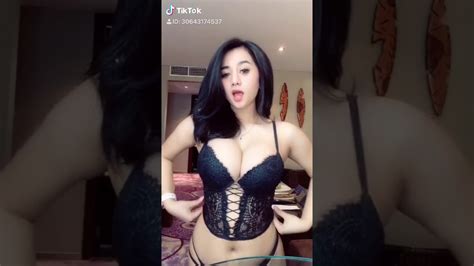 Cewek cantiknya kota kendal on instagram: Cewek montok goyang hot cuma pake bh - YouTube