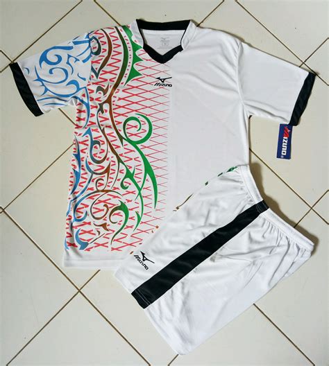 Desain kostum futsal terkeren, desain baju futsal berkerah, desain baju futsal terbaik di dunia sehingga tidak sedikit para wanita yang menetapkan baju futsal dengan warna yang maksimal ini. 74 Desain Baju Futsal Warna Biru Polos | Desaprojek