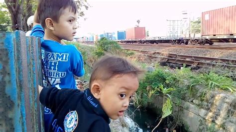 Kereta api ekonomi semarang tegal brebes dan brebes tegal semarang adalah jenis kereta api kelas ekonomi ac non subsidi. Tazakka Jatibogor Suradadi Tegal Nonton KERETA API TEGAL ...