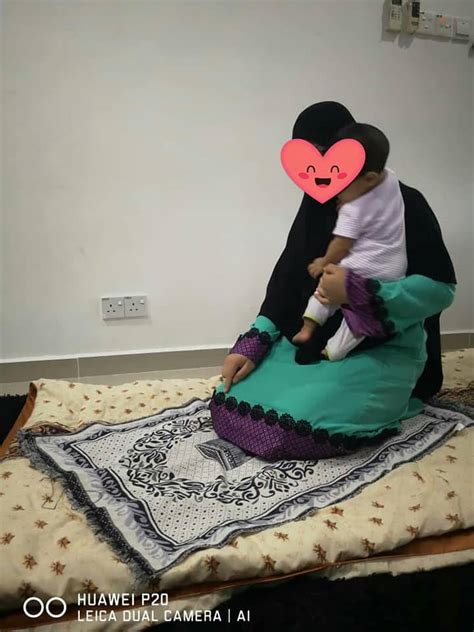 Anak gembira bapa terima moon dalam keluarga, setiap hari tanya 'dah makan ke belum'. Panduan Lengkap Kepada Ibu Dan Ayah Solat Sambil Dukung ...