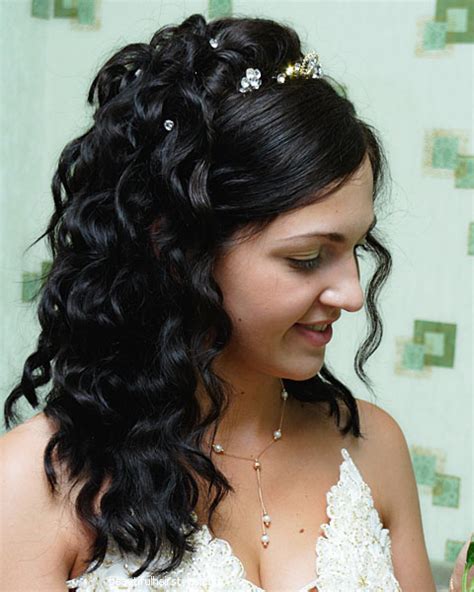 Curly will never be forgotten in every hairstyle. Curly Wedding Hairstyles ~ Hairstyles Nic's