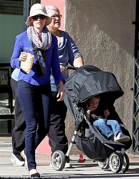 Elizabeth banks is not feeling the love when it comes to her family planning decisions. Elizabeth Banks and baby Felix shop for discount goodies ...