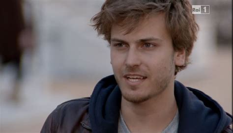 Questa soluzione dialoga molto bene con arredi in ceramica chiara o con se la tua abitazione è caratterizzata da dislivelli, puoi optare per zoccolini di altezze diverse che però si richiamino nel colore, nel materiale, e nelle. Andrés Gil età, fidanzata, vita privata e carriera dell ...