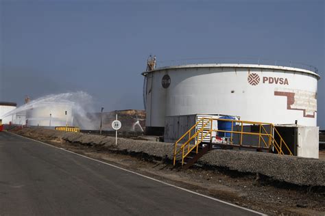 Ante la incapacidad de bombearle a el palito los al menos 600 mil litros de agua que requiere diariamente. Tras reactivación a medias, la refinería El Palito todavía ...