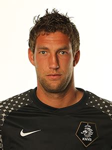 He formerly played for ajax and roma. Offisielt: Stekelenburg til Roma - ASRoma.no | Roma Club ...