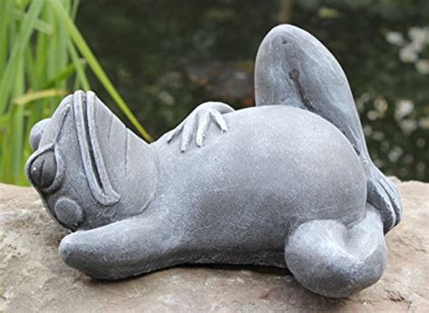 Zum denkmuster kann ein garten verschiedene statuen enthalten, die genauso qua solarlichtempfänger fungieren und die energie durch in die statue. Steinfigur für den Garten - Frosch liegend ...