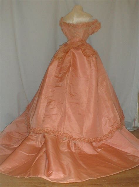 Fotografía realizada por alby martin. All The Pretty Dresses: Pretty in Pink Late 1860's Ball Gown