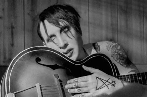 A subreddit dedicated to the artist/band marilyn manson, be it his music, present or past members' side projects, his paintings or film creations. Écoutez Marilyn Manson reprendre God's Gonna Cut You Down ...