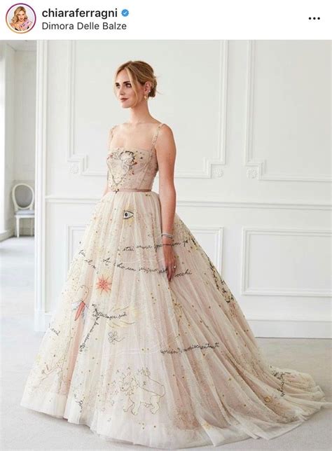 Visualizza altre idee su abito dior, dior, abiti. Dior Abiti Da Sera 2019 : Pin Su Outfits - Ricordati che ...