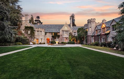 Zuhause ist es doch am schönsten. Playboy Mansion Sold, but Hugh Hefner Is Staying | Architectural Digest