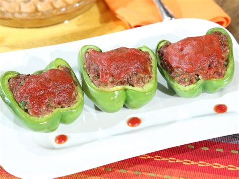 Use up your christmas dinner leftovers, including turkey and all the trimmings. 140314_sweetiepies_stuffedpeppers.jpg (726×545) | Sweetie pies recipes, Stuffed peppers, Soul food