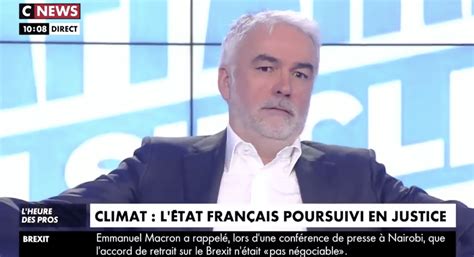 Père de quatre filles nées d'une précédente relation, pascal praud vit une nouvelle grande histoire d'amour qu'il ne cache pas. Pascal Praud n'arrive pas à tenir ses invités en direct
