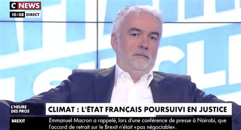 Face aux interrogations de son équipe, l'animateur a confié que sa fille faustine avait décroché le bac. Pascal Praud n'arrive pas à tenir ses invités en direct