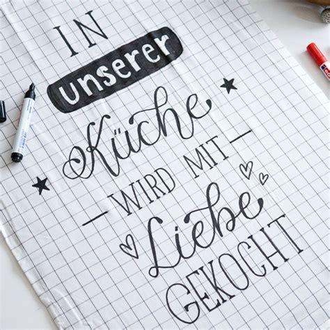 Since lettering is completely analog, we won't need any computers for this tutorial! In unserer Küche wird mit Liebe gekocht (Handlettering auf ...
