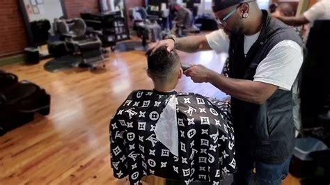 Mid skin fade 6 on top. Mid skin fade on curly hair - YouTube