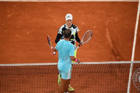 The courts are composed of crush gravel and crushed white limestone. Roland Garros 2021: 5000 persone per le finali ...