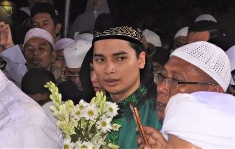 Begitu juga dengan alvin faiz yang mengucap hamdalah. Cerita Ustaz Arifin Ilham Minta Putranya Nikah di Usia 17 ...