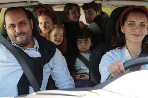 Valerie karsenti la pulpeuse brune de la série scènes de ménage dans une vidéo où la voir cette épingle et d'autres images dans seins nus par thomasdarien. Photo de Valérie Karsenti - Ma Famille T'Adore Déjà ...