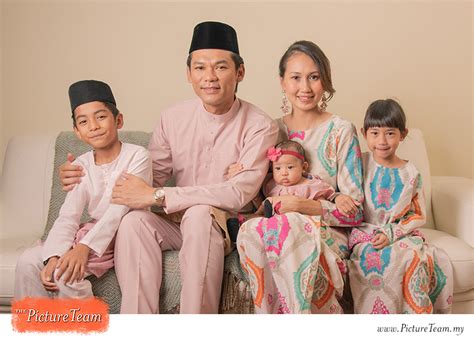 Jadi jom kita selongkar koleksi artis dan selebriti malaysia beraya 2019. Hari Raya Aidilfitri Family Portraits Kuala Lumpur ...