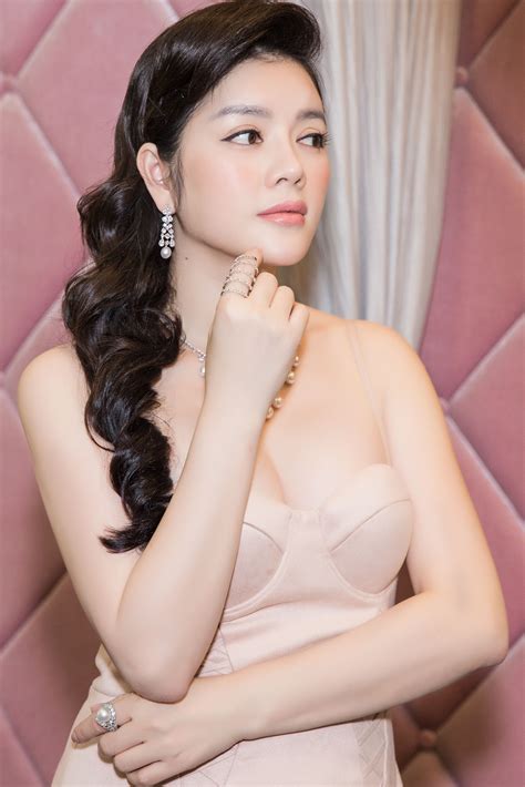 1,282,797 likes · 40,507 talking about this. Lý Nhã Kỳ đẹp yêu kiều tại Triển lãm kim cương
