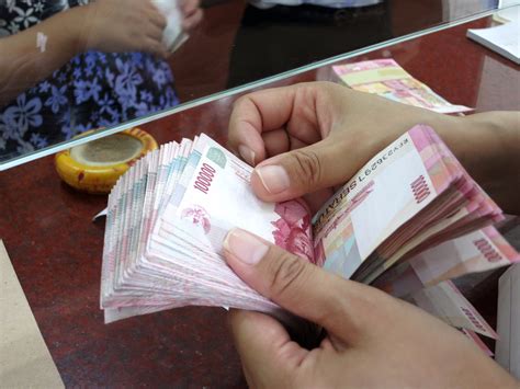 5 langkah pendaftaran, pengecekan, hingga pencairan blt umkm rp 2,4 juta. Penjualan Kain Anjlok, Upah Pekerja Dipotong 50% : Okezone ...