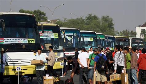 Mudik adalah kegiatan perantau/pekerja migran untuk pulang ke kampung halamannya.2 mudik di tradisi mudik muncul pada beberapa negara berkembang dengan mayoritas penduduk muslim. Tips Persiapan Mudik