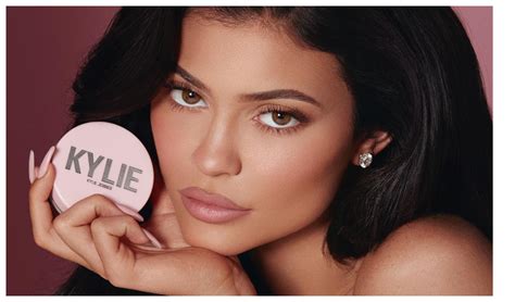 Kylie's all over gloss glam. Kylie Jenner torna-se a bilionária mais jovem do mundo ...