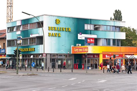 Wittenau ist einer der elf ortsteile, die zum berliner stadtbezirk wohnungen, häusern, doppelhaushälften, kellern, einfamilienhäusern, dachböden. Fassadengestaltung in Wittenau schafft farbige Akzente in ...