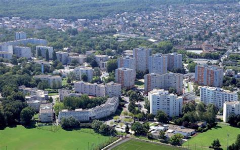 La poste est là pour vous en ligne, sur place, même en des temps difficiles. Tremblay en France • Voyages - Cartes