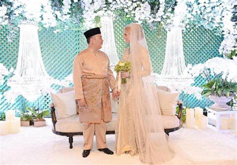 Pangeran kelantan malaysia, tengku muhammad faiz petra resmi menikah dengan sofie louise johansson. Selepas Sultan Kelantan, Tengku Mahkota pula pilih 'orang ...