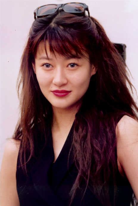 She was 29 years old when she died. Pauline CHAN : Biographie et filmographie