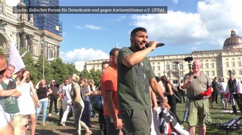 Der verschwörungserzähler attila hildmann befindet sich nach erkenntnissen der berliner früher als veganer kochbuchautor bekannt, nennt hildmann sich selbst „ultrarechts und einen. Staatsschutz ermittelt: Attila Hildmann hetzt gegen ...