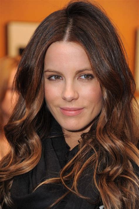 What kind of hairstyle does kate beckinsale have? Natural waves, effortless and pretty | Kate beckinsale ...