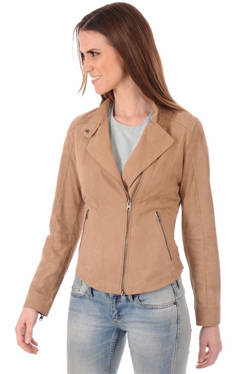 On croirait du vrai daim, mais c'est bien du faux ! Blouson Aspect Daim Femme Oakwood - La Canadienne ...