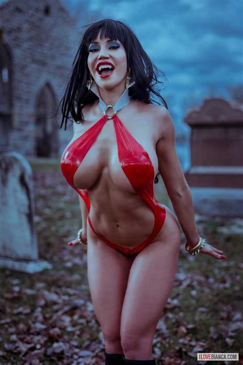 Walk away from the ordinary with motorcycle footwear. Bianca Beauchamp Vampirella Cosplay | Cosplay News Network