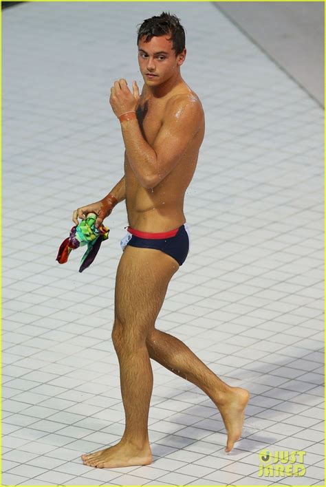 The show sees the guest 'cast away' on a desert island but when asked if he would be able to swim to freedom, daley gave another surprising answer. Tom Daley & Matthew Mitcham Advance in Olympics Diving ...