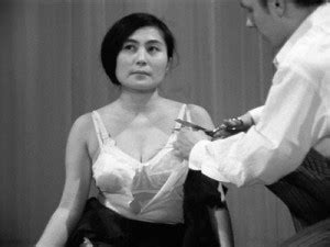 Yoko ono did a performance called cut piece in 1965. Syntaxblog | Der Blog für kritische Schüler_innen