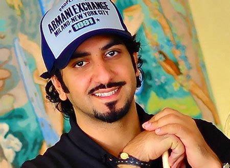 تبادل نجما الدراما الخليجية، لاسيما سلسلة «ساهر الليل»، عبدالله بوشهري وهيا عبدالسلام الأدوار، وقاما بتوجيه الأسئلة لبعضهما البعض خلال الحوار الذي أجرته معهما «سيدتي»، حيث كشفا العديد من الأسرار والمعلومات والمفاجآت التي أعلنا عنها لأول مرة. محمود بوشهري يشن هجوم على مؤلف «توالي الليل»
