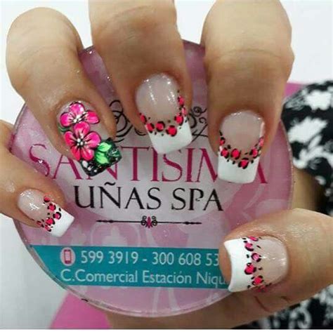 Lo primero es aplicar una base para fortalecer y proteger las uñas. Imagen de Rebeca Campos Quesada en diseños | Manicura de ...