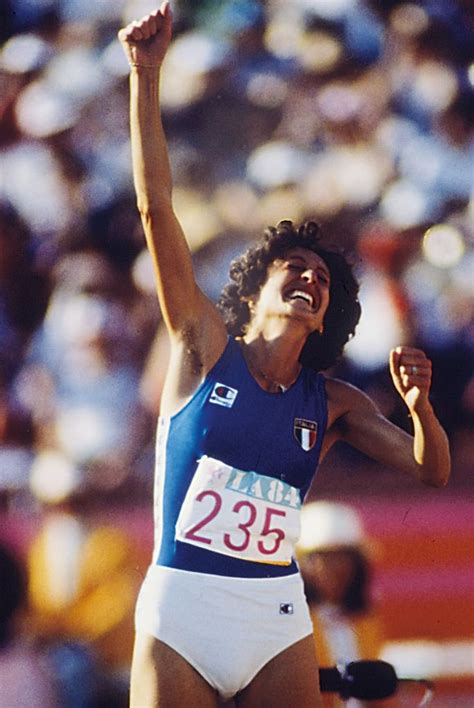 L'oro eterno di sara simeoni 24 luglio 2020un trionfo che ha segnato la storia dello sport italiano: Il salto da record di Sara Simeoni - Corriere.it