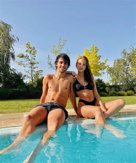 Esta semana, uma médica espanhola revelou mensagens privadas de joão félix, onde o craque português a convidada para ir até sua casa. João Félix e Margarida Corceiro continuam em quarentena ...