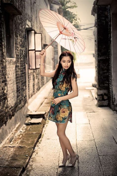 Les deux femmes y postent des vidéos x qu'elles tournent ensemble, chacune « s'affairant » avec un ou une partenaire. Pin on Le monde des Qipao