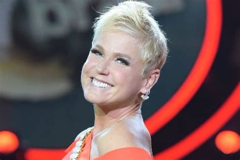 Maria da graça xuxa meneghel (portuguese pronunciation: Xuxa revela que famoso cantor já tentou ficar com ela ...