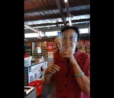 Video tiktok viral asusila keji dan penganiayaan di bangladesh | tega sekali подробнее. Viral Video Wanita Gunakan Botol Plastik Bekas untuk Tutupi Muka, Warganet Acungi Jempol ...