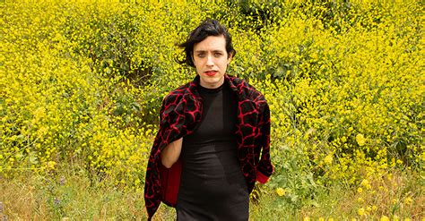 Furman currently performs solo and tours with her band. Ezra Furman: "Cuando veo 'Sex Education' pienso que me ...