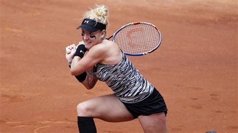 Bethanie's good form continued into the 2011 moorilla. Mattek-Sands lets her racket do the talking - Eurosport